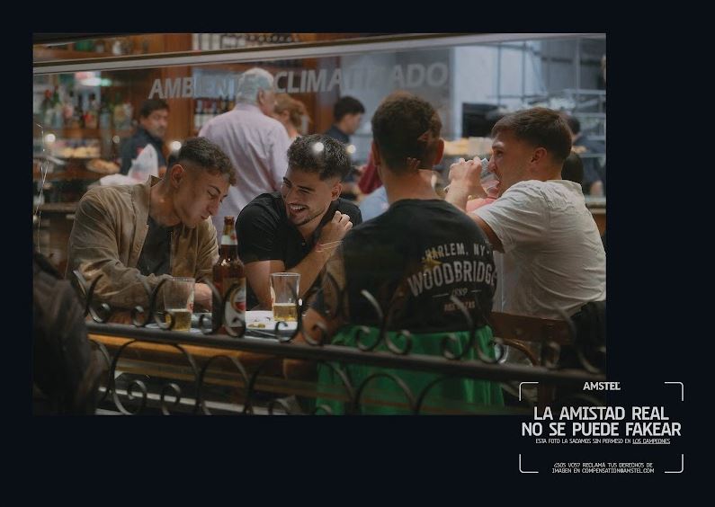 En la era de la IA, Amstel apuesta por la amistad sin filtros