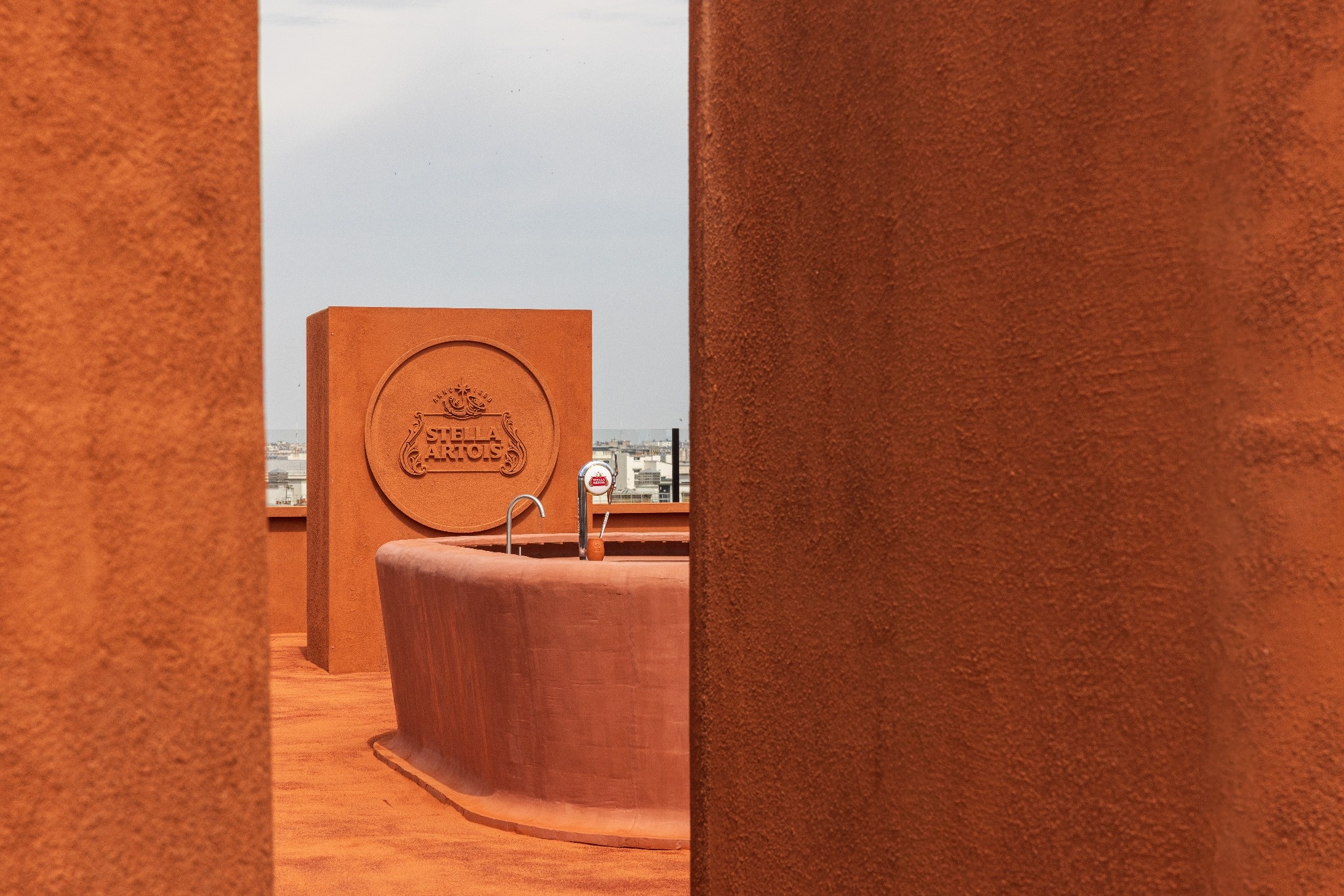 Stella Artois acerca a los fanáticos a Roland-Garros con su exclusiva experiencia «Clay Bar» en París